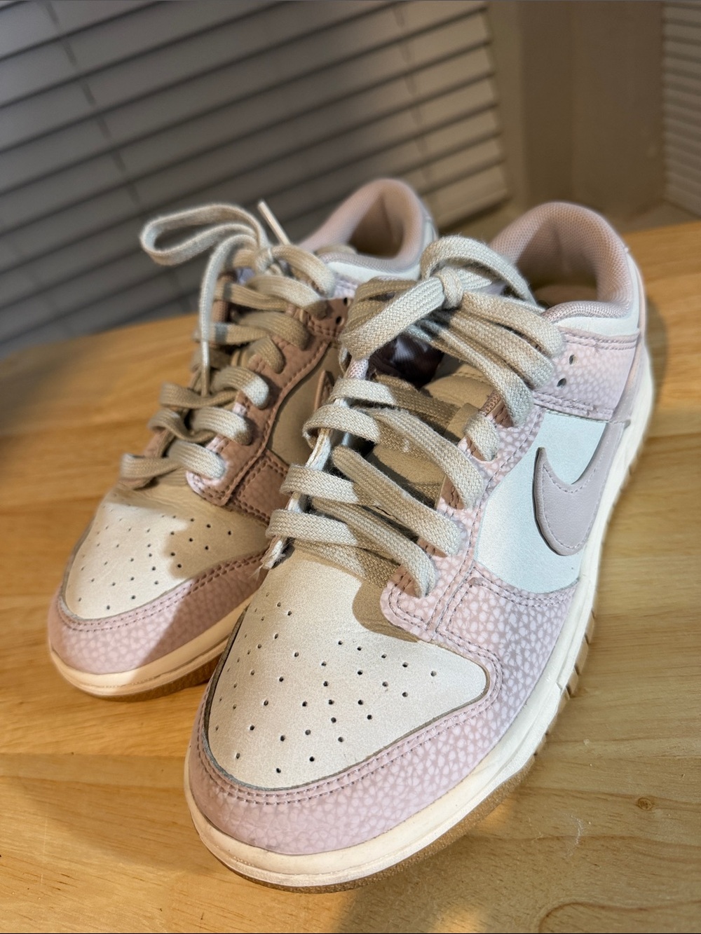 Nike Girls' Low-Top Sneakers in Pale Pink and Cream